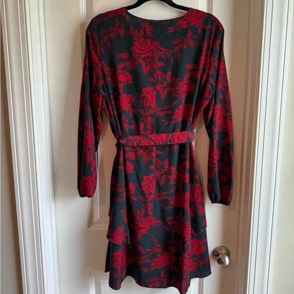 Elegant Red and Black Floral Long Sleeve Dress - Picture 3 of 6